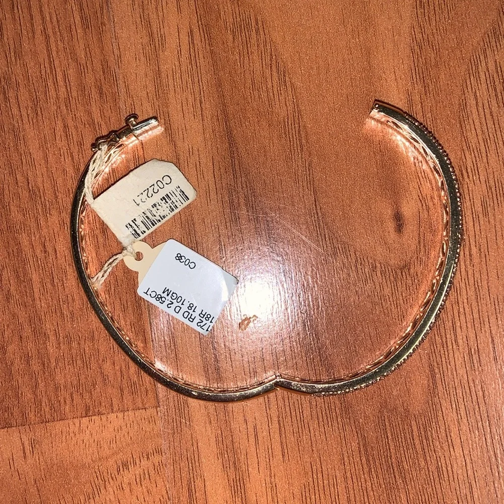 NWT 18k Gold and Diamond Bangle Bracelet